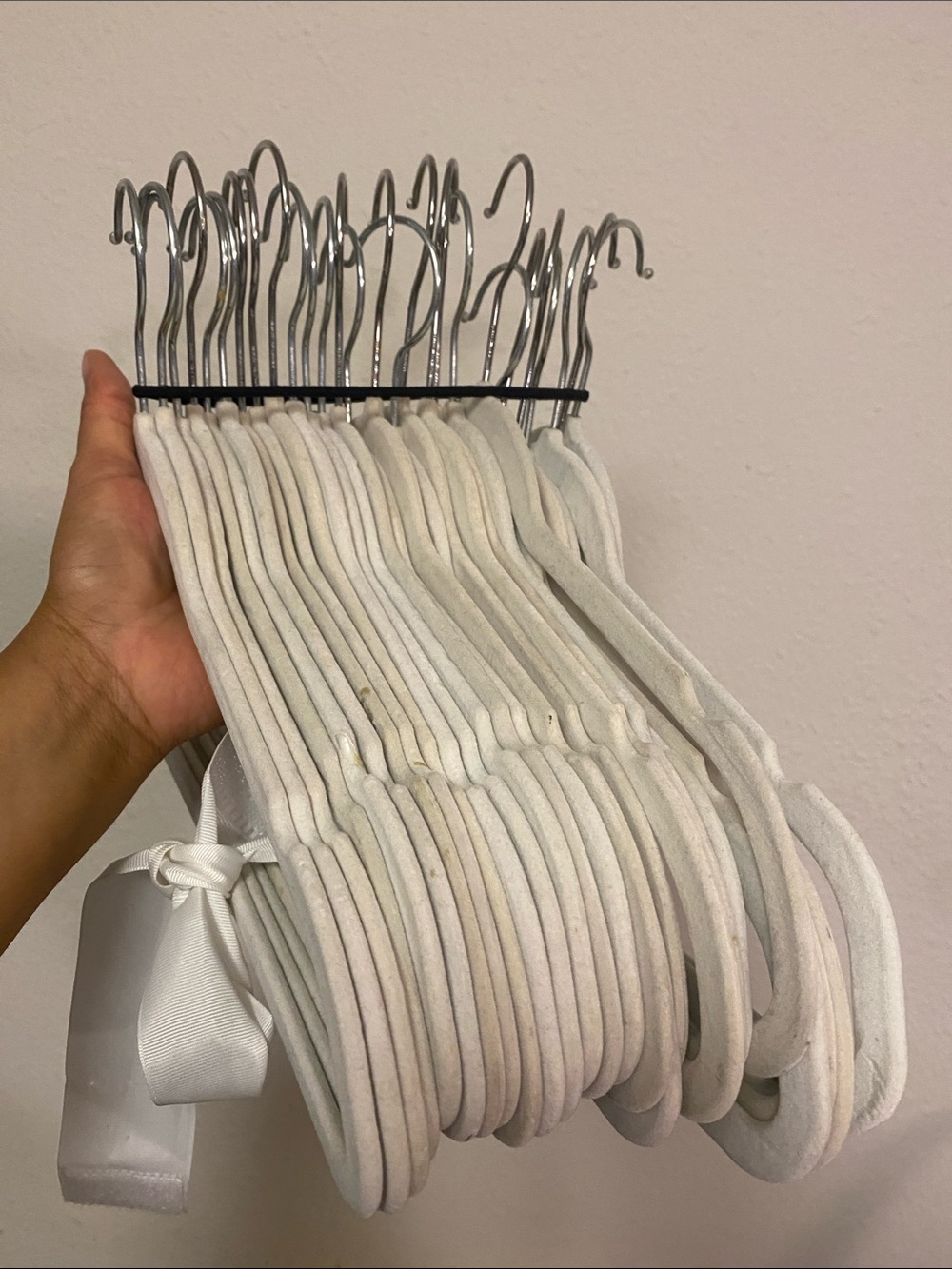 28 pieces Velvet Hangers in ivory